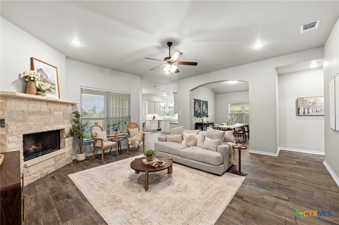 1819 Rustic Manor Drive Temple, TX 76502 - Photo 5 of 37