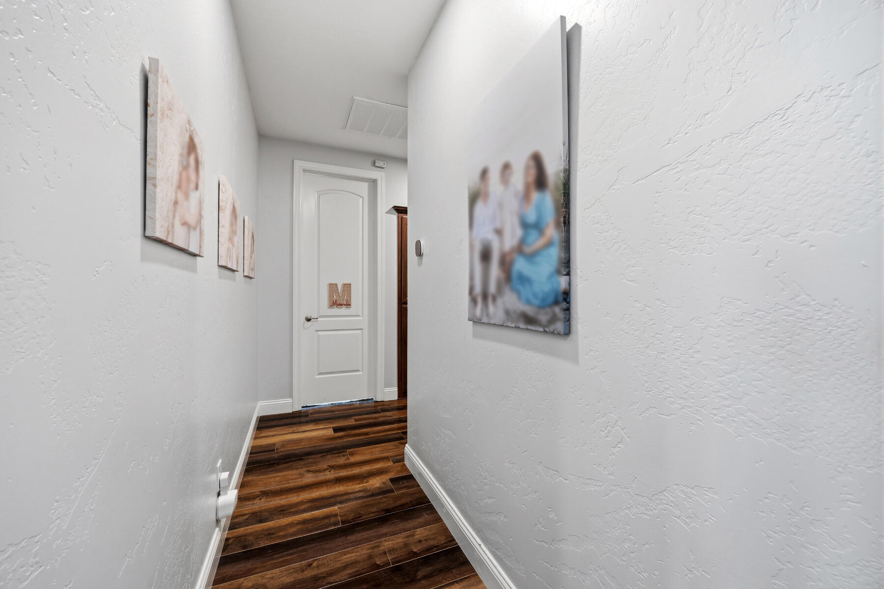 2208 West Benton Court Exeter, CA 93221 - Photo 22 of 84 22 - Hallway (1)
