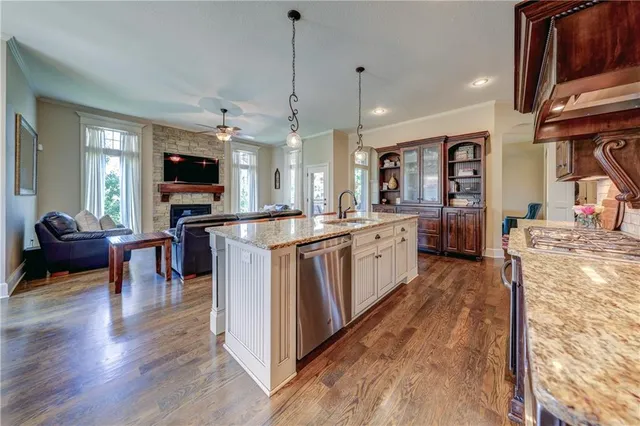 $819,950 | 16524 Lucille Street, Overland Park, KS 66221