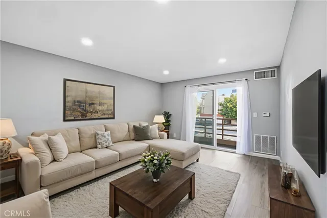 $350,000 | 6815 Remmet Avenue, Unit 215, Canoga Park, CA 91303