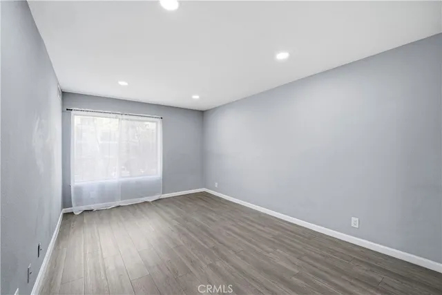 $350,000 | 6815 Remmet Avenue, Unit 215, Canoga Park, CA 91303