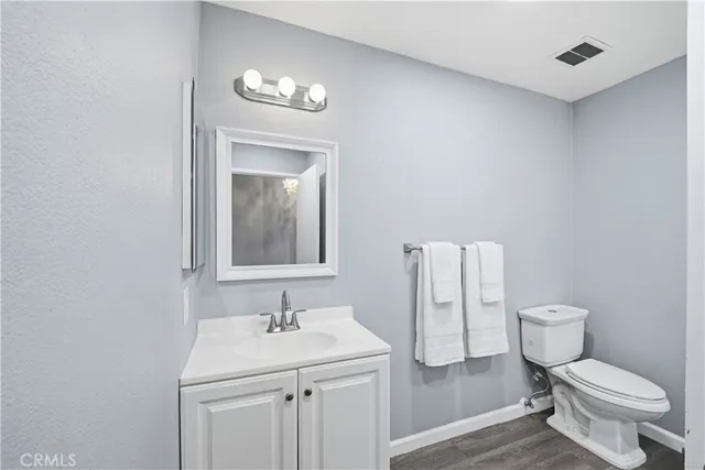 $350,000 | 6815 Remmet Avenue, Unit 215, Canoga Park, CA 91303