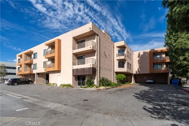 $350,000 | 6815 Remmet Avenue, Unit 215, Canoga Park, CA 91303