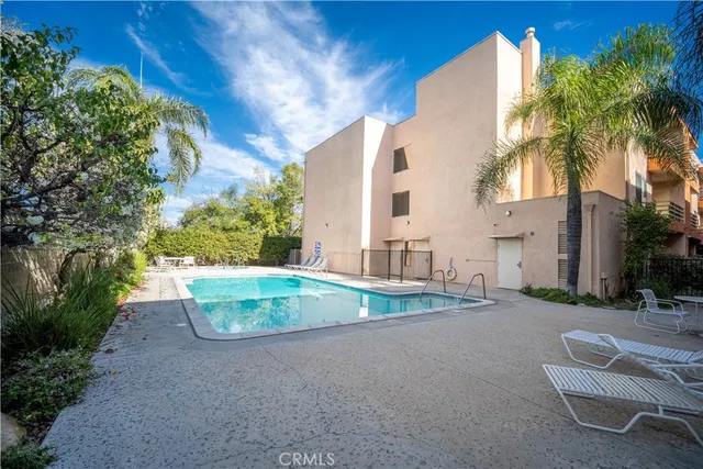 $350,000 | 6815 Remmet Avenue, Unit 215, Canoga Park, CA 91303