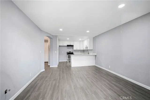 $350,000 | 6815 Remmet Avenue, Unit 215, Canoga Park, CA 91303
