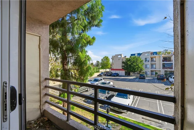 $350,000 | 6815 Remmet Avenue, Unit 215, Canoga Park, CA 91303