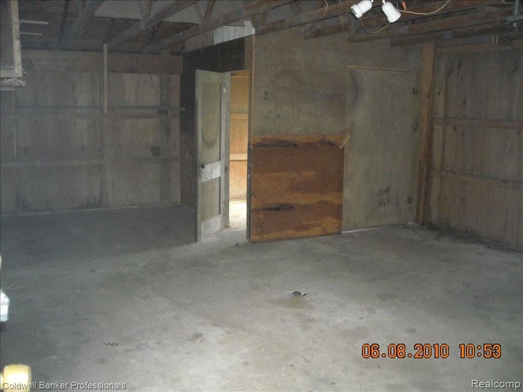 2417 East Burnside Road North Branch, MI 48461 - Photo 21 of 21 Garage E. Side