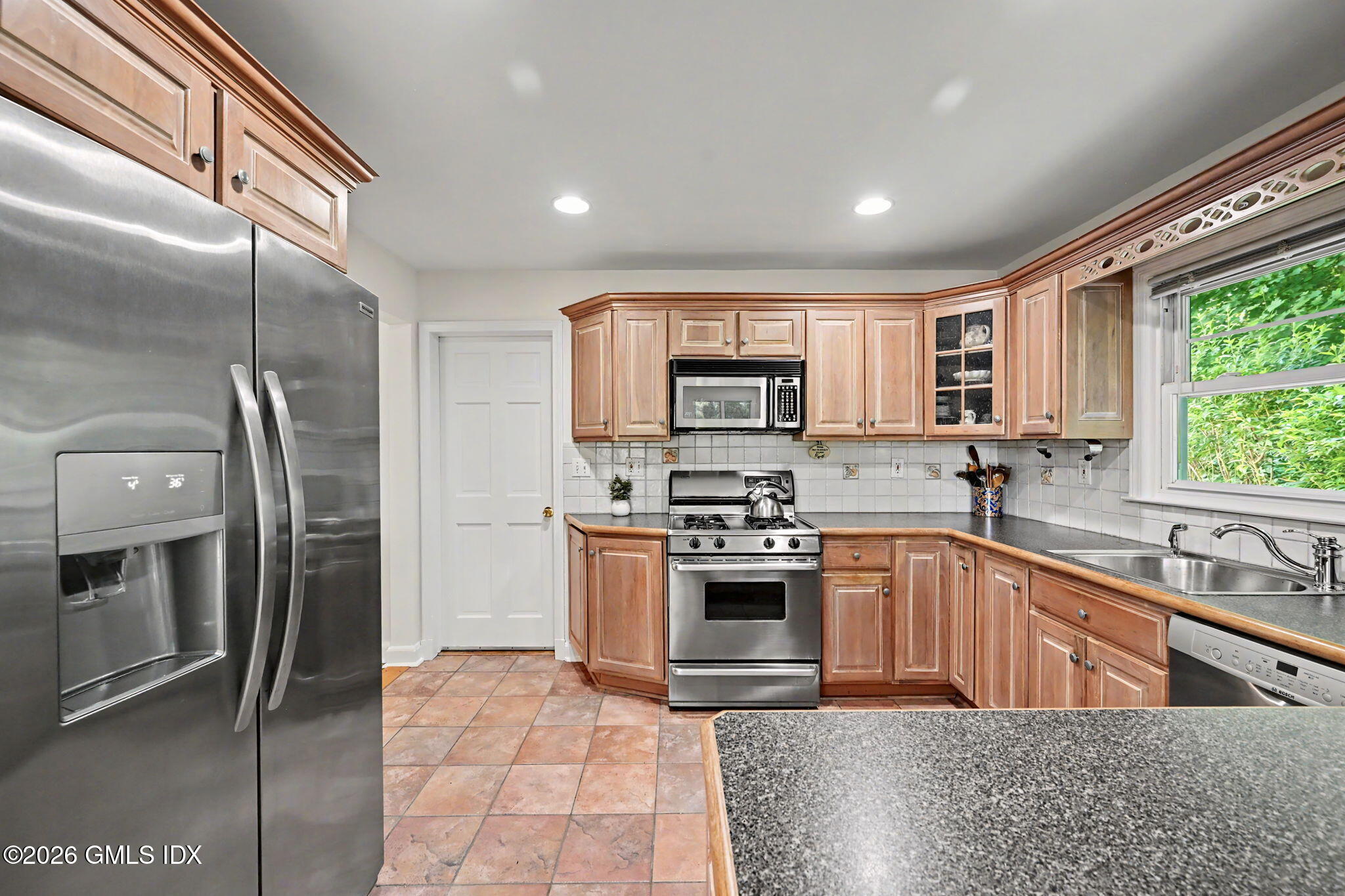 8 Ernel Drive Riverside, CT 06878 - Photo 13 of 24 41-web-or-mls-8-ernel-dr