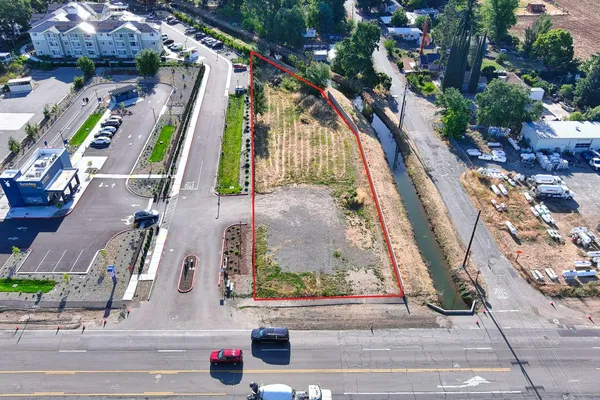 a view of a yard with cars