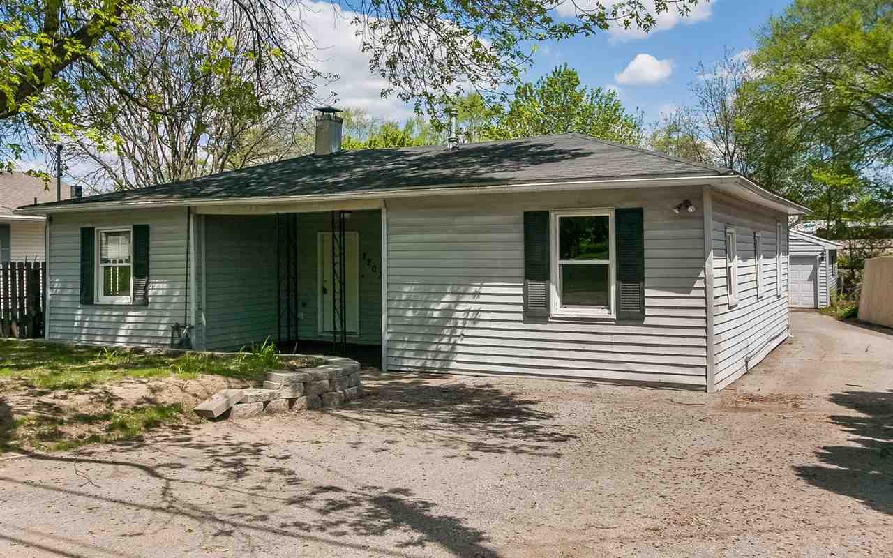 2207 Rockford Road Southwest Cedar Rapids, IA 52404 - Photo 1 of 10 Gallery Image 1