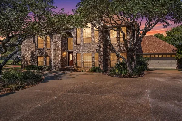 $900,000 | 505 Spyglass Street, Rockport, TX 78382