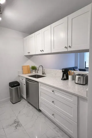 $4,325 | 200 Rector Place, Unit 4X | Battery Park City
