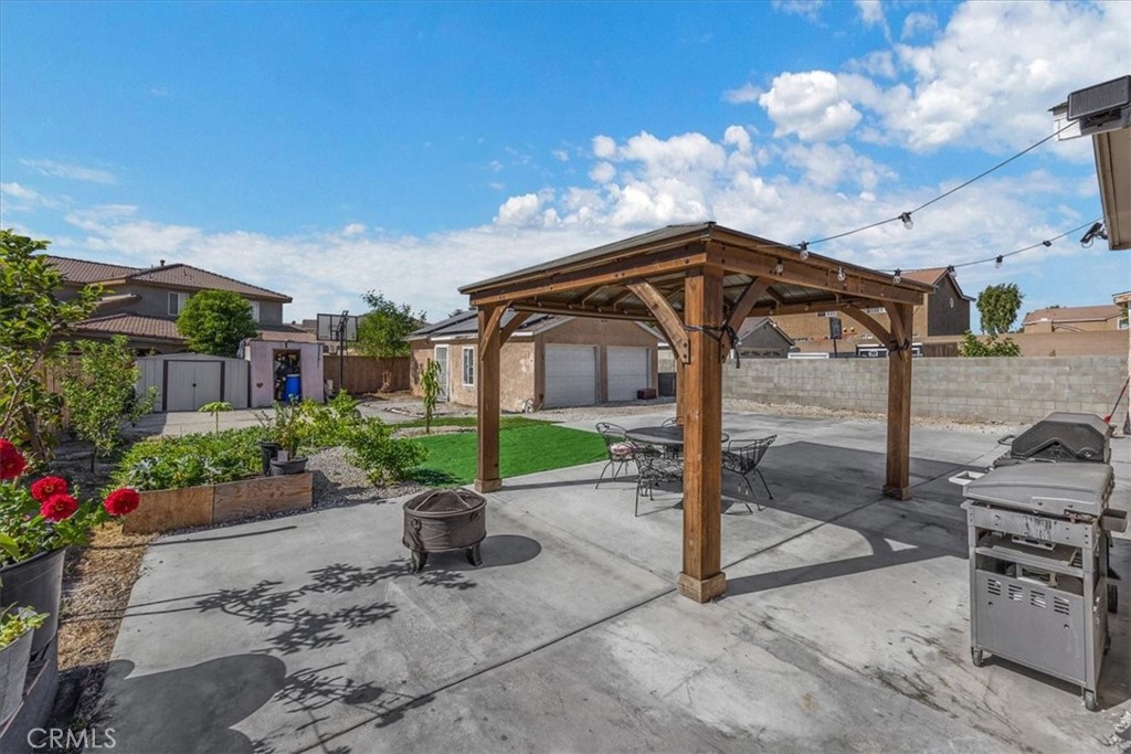 414 South Linden Avenue Rialto, CA 92376 - Photo 11 of 44