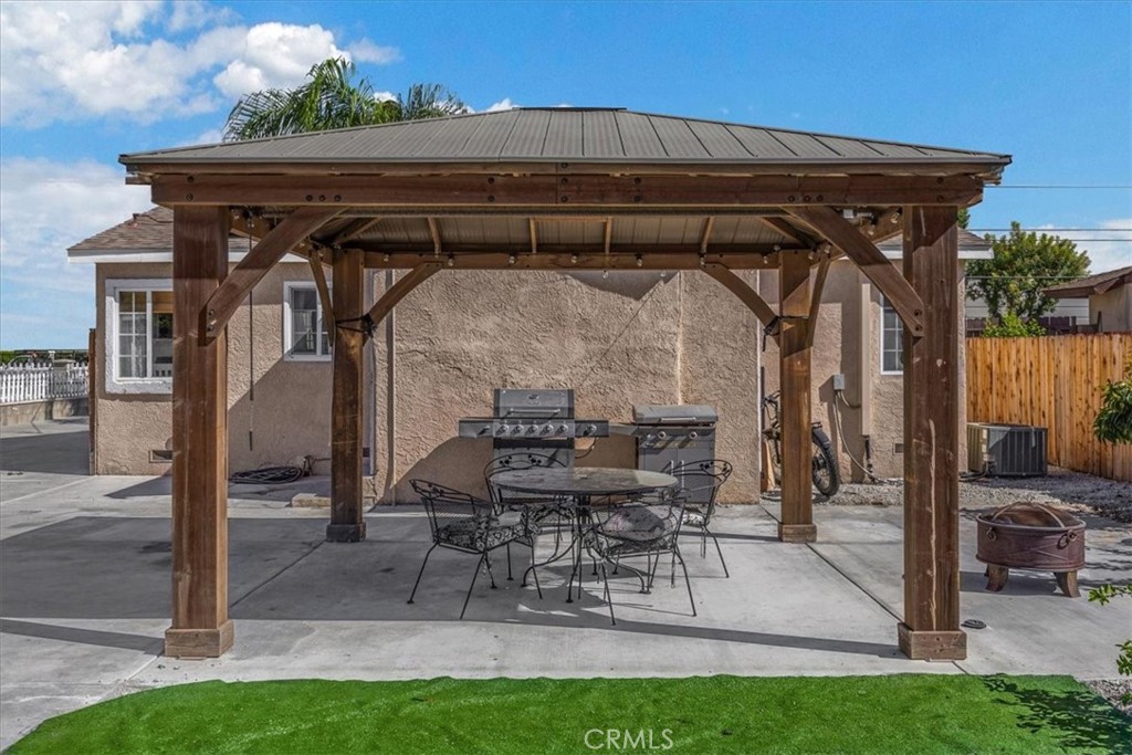 414 South Linden Avenue Rialto, CA 92376 - Photo 13 of 44