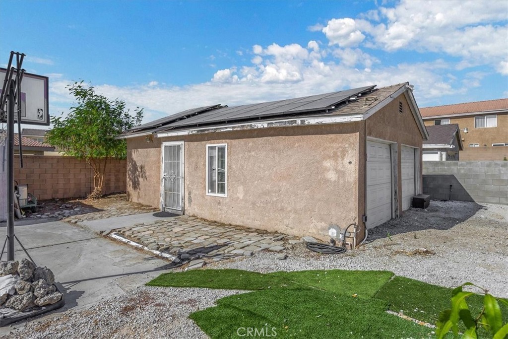 414 South Linden Avenue Rialto, CA 92376 - Photo 35 of 44 Garage