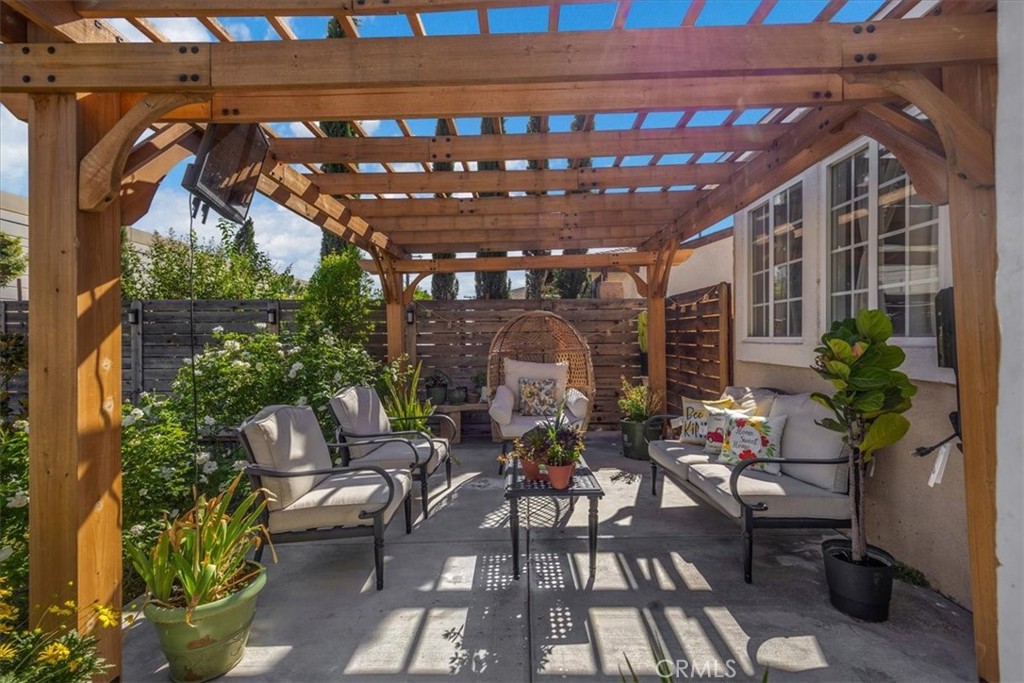 414 South Linden Avenue Rialto, CA 92376 - Photo 4 of 44