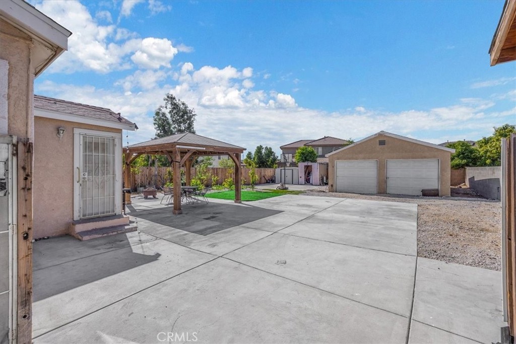 414 South Linden Avenue Rialto, CA 92376 - Photo 6 of 44