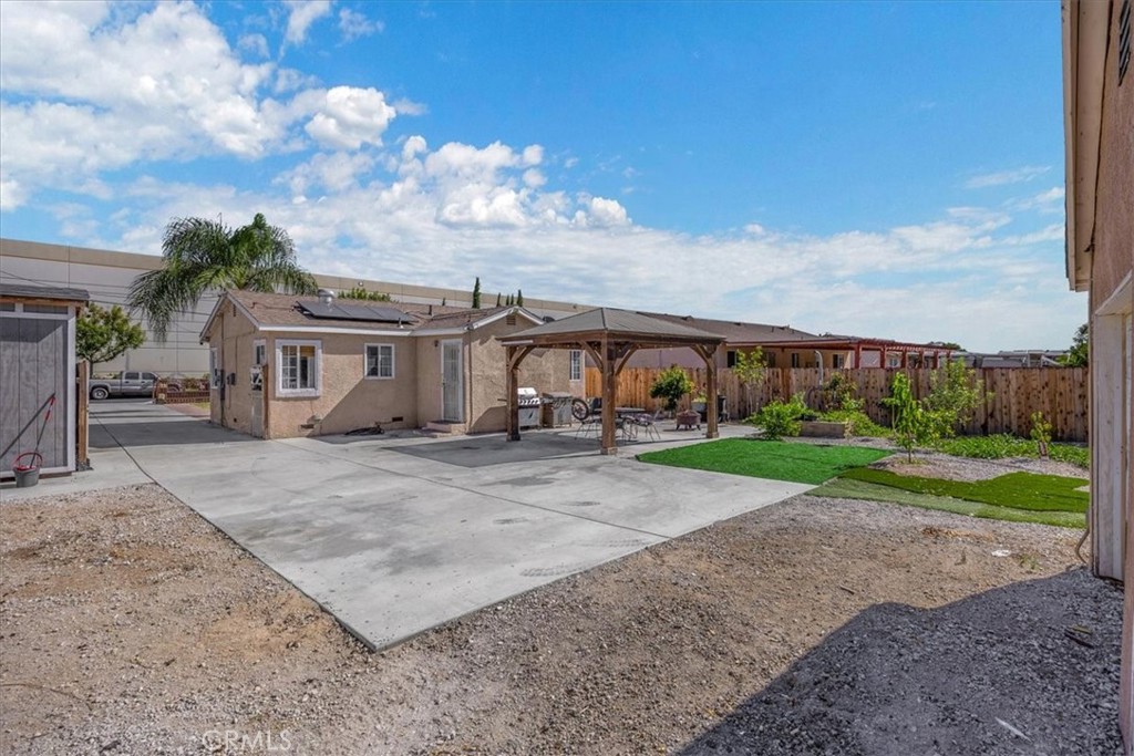 414 South Linden Avenue Rialto, CA 92376 - Photo 7 of 44