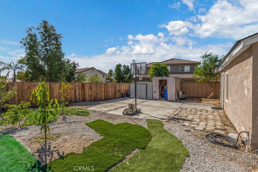 414 South Linden Avenue Rialto, CA 92376 - Photo 8 of 44