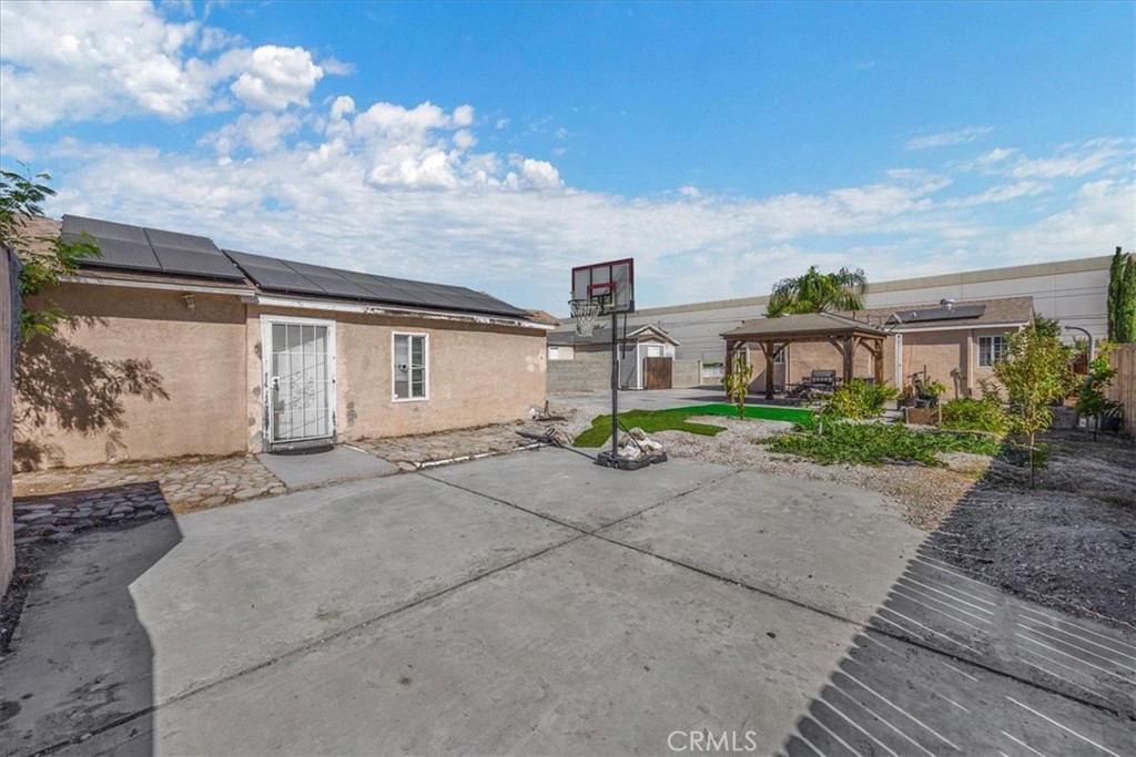 414 South Linden Avenue Rialto, CA 92376 - Photo 9 of 44