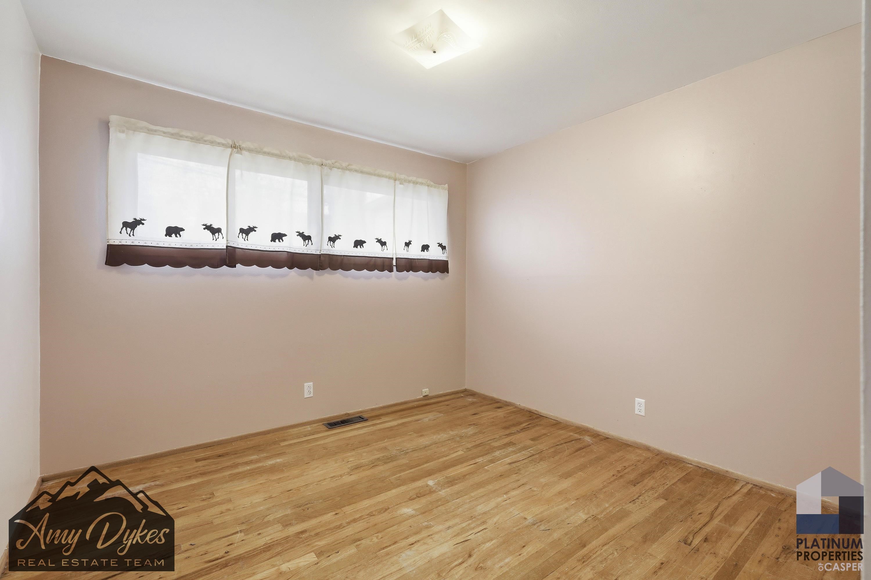146 Valley Drive Casper, WY 82604 - Photo 12 of 24