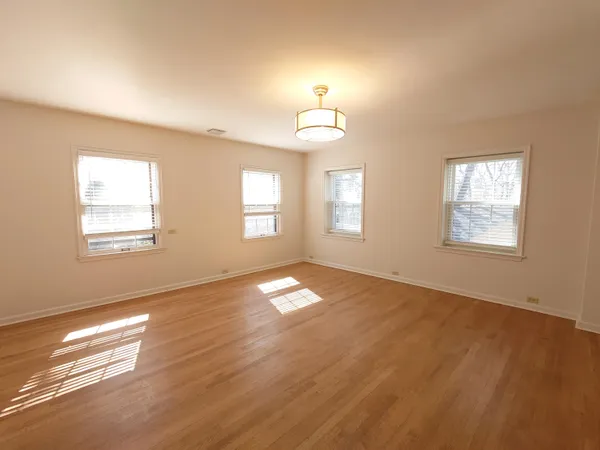 $4,300 | 3200 East Hampshire Street, Milwaukee, WI 53211