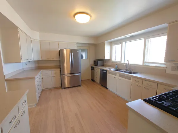 $4,300 | 3200 East Hampshire Street, Milwaukee, WI 53211
