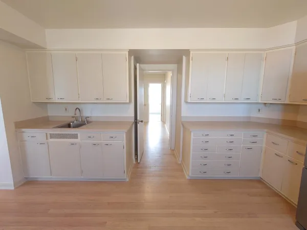 $4,300 | 3200 East Hampshire Street, Milwaukee, WI 53211