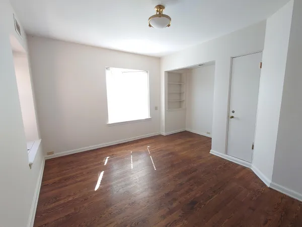 $4,300 | 3200 East Hampshire Street, Milwaukee, WI 53211
