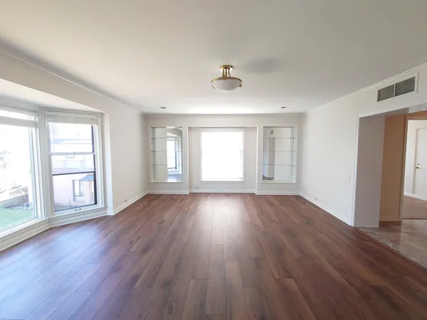 $4,300 | 3200 East Hampshire Street, Milwaukee, WI 53211