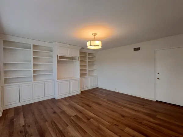 $4,300 | 3200 East Hampshire Street, Milwaukee, WI 53211