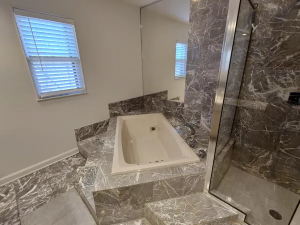 $4,300 | 3200 East Hampshire Street, Milwaukee, WI 53211