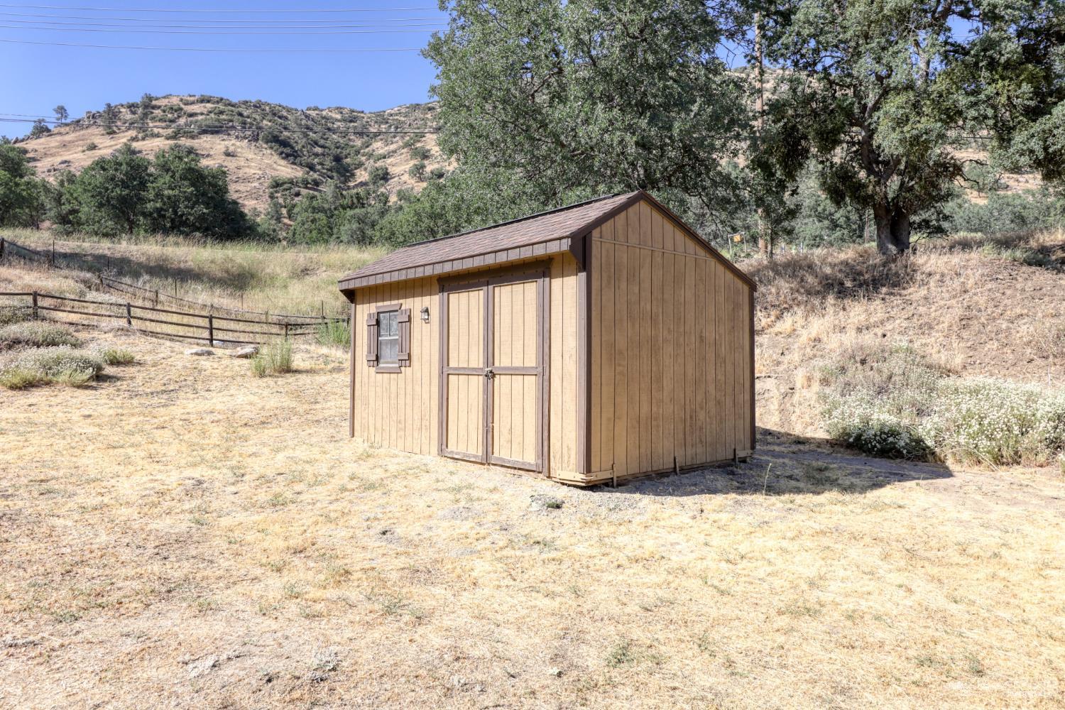 25470 Bear Valley Road Tehachapi, CA 93561 - Photo 15 of 21 Gallery Image 15