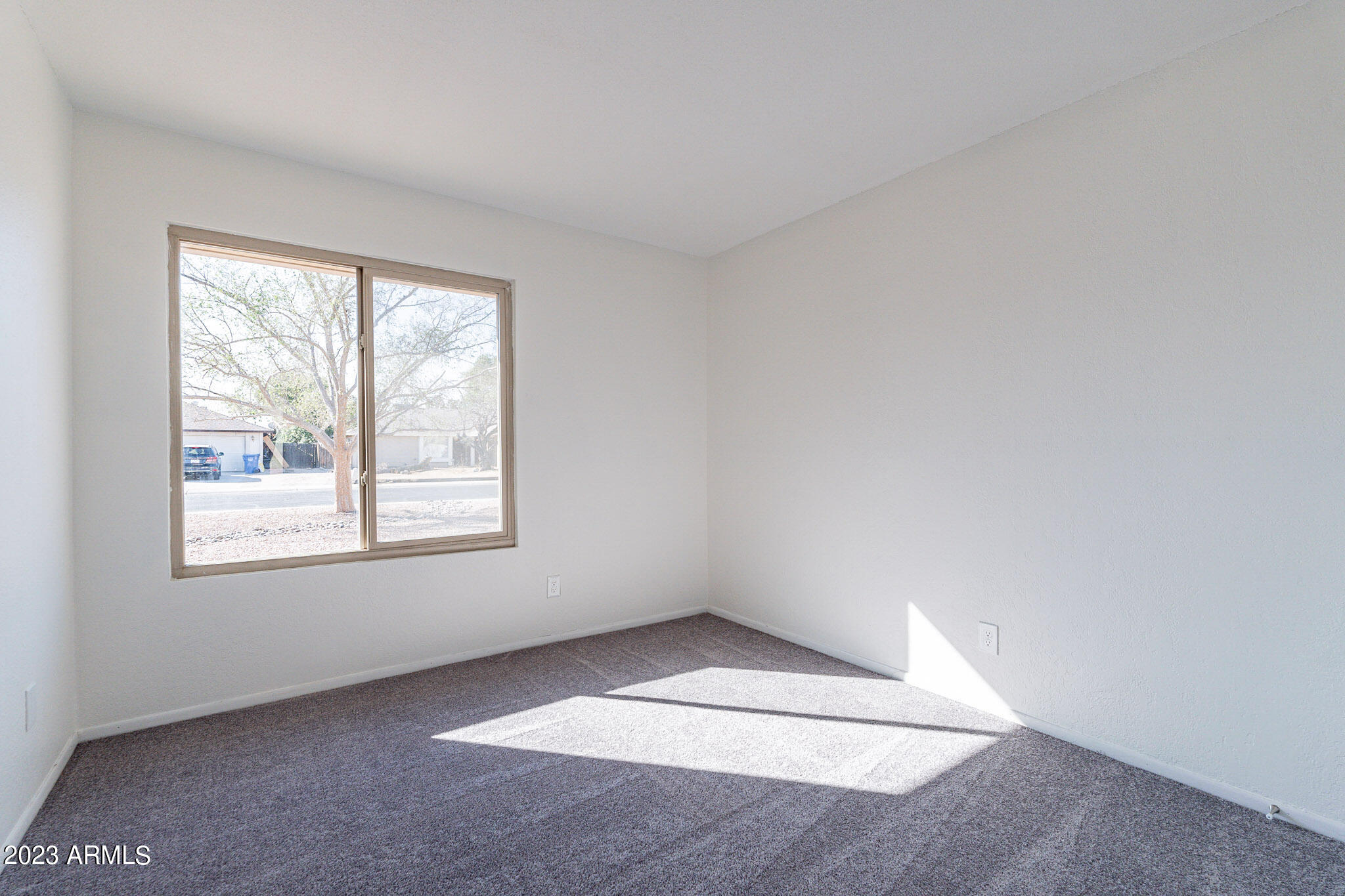 4146 West Hearn Road Phoenix, AZ 85053 - Photo 8 of 18 Hearn-15