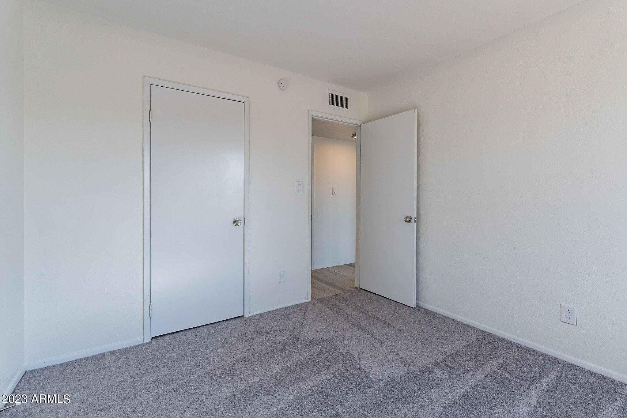4146 West Hearn Road Phoenix, AZ 85053 - Photo 9 of 18 Hearn-16