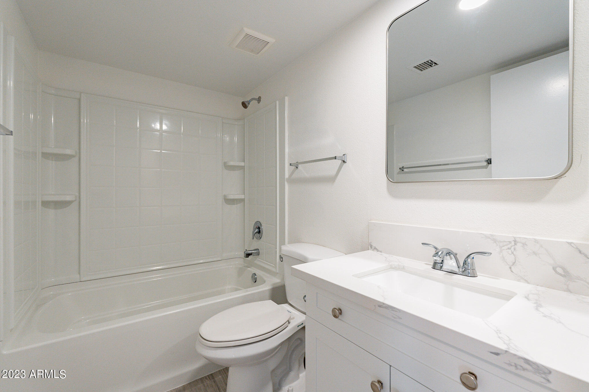 4146 West Hearn Road Phoenix, AZ 85053 - Photo 10 of 18 Hearn-17