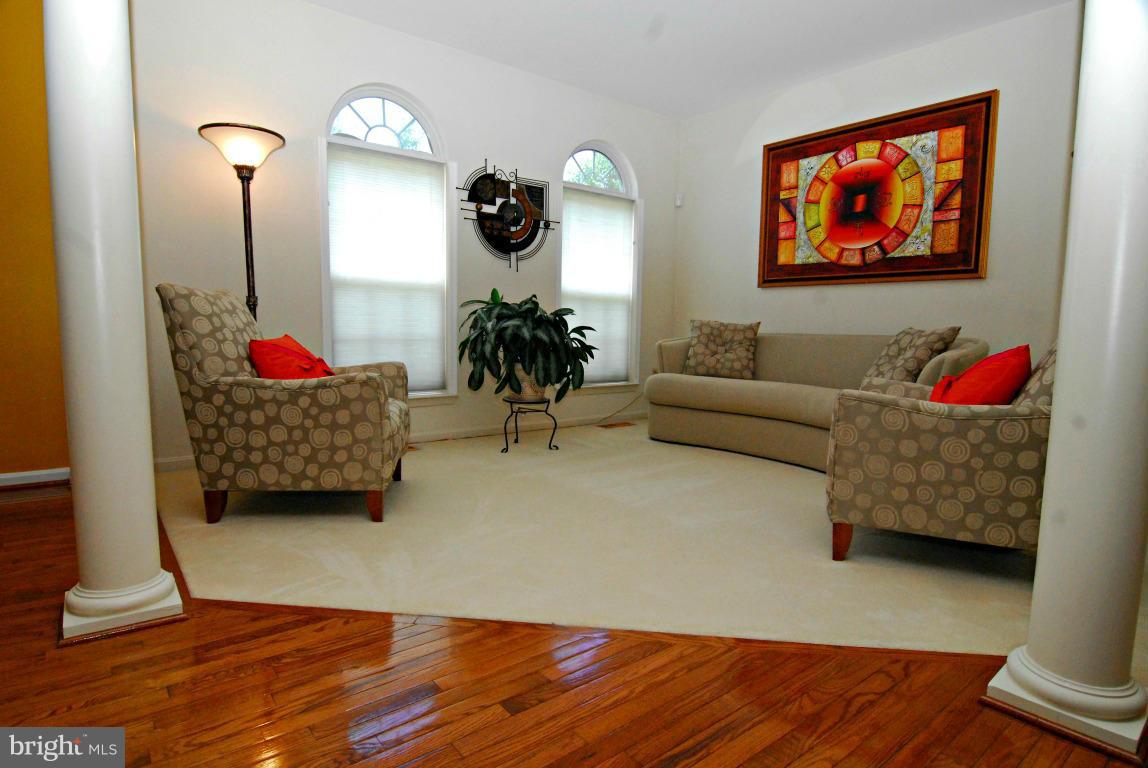 12405 Spring Ridge Court Laurel, MD 20708 - Photo 5 of 30 Living Room