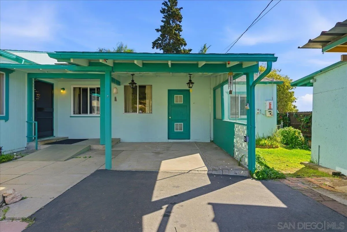 214 Summit Avenue Fallbrook, CA 92028 - Photo 3 of 43 a front view of a house
