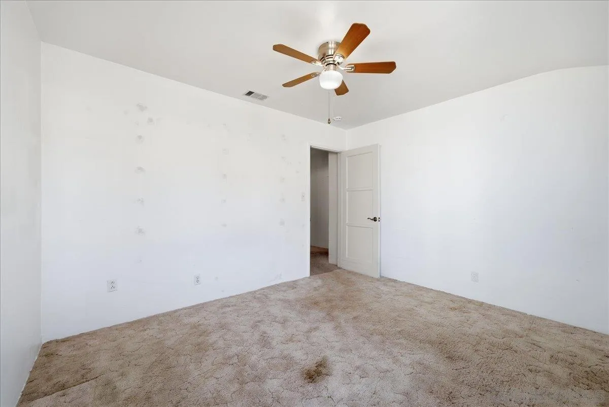 214 Summit Avenue Fallbrook, CA 92028 - Photo 34 of 43 an empty room