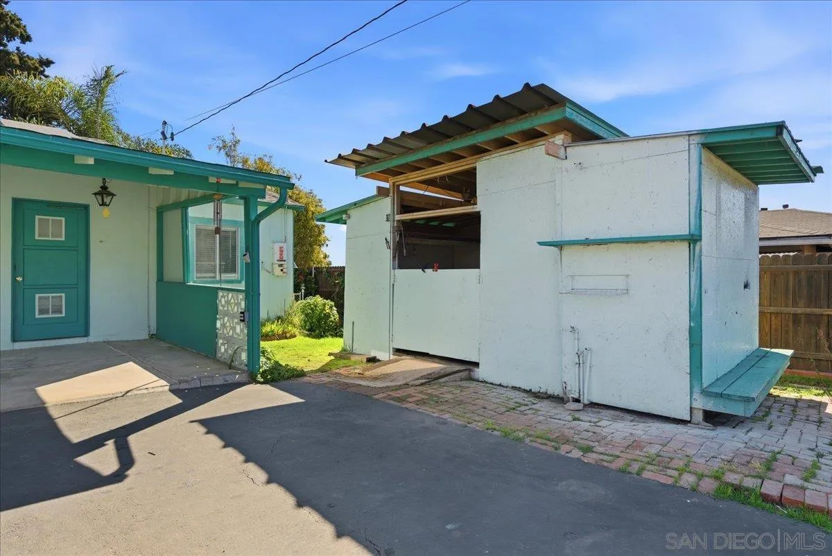 214 Summit Avenue Fallbrook, CA 92028 - Photo 4 of 43 a view of a small house with wooden fence