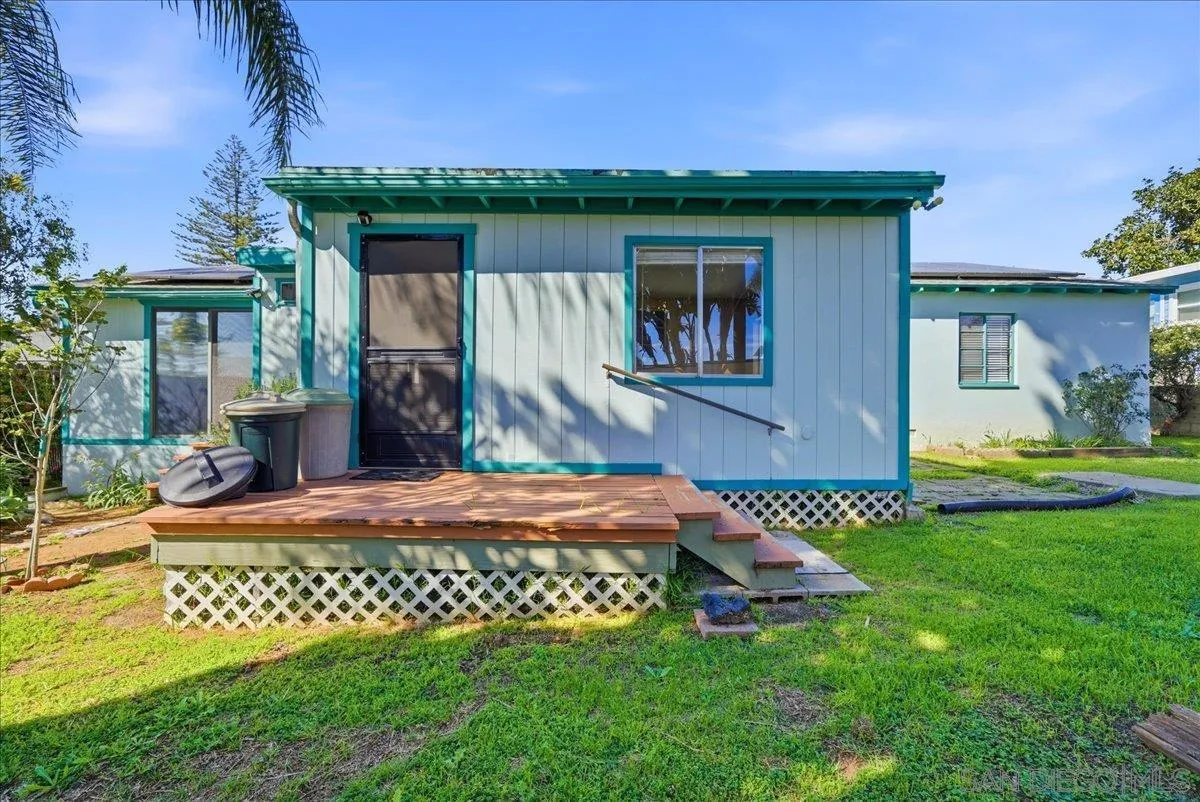 214 Summit Avenue Fallbrook, CA 92028 - Photo 7 of 43 a front view of a house with garden