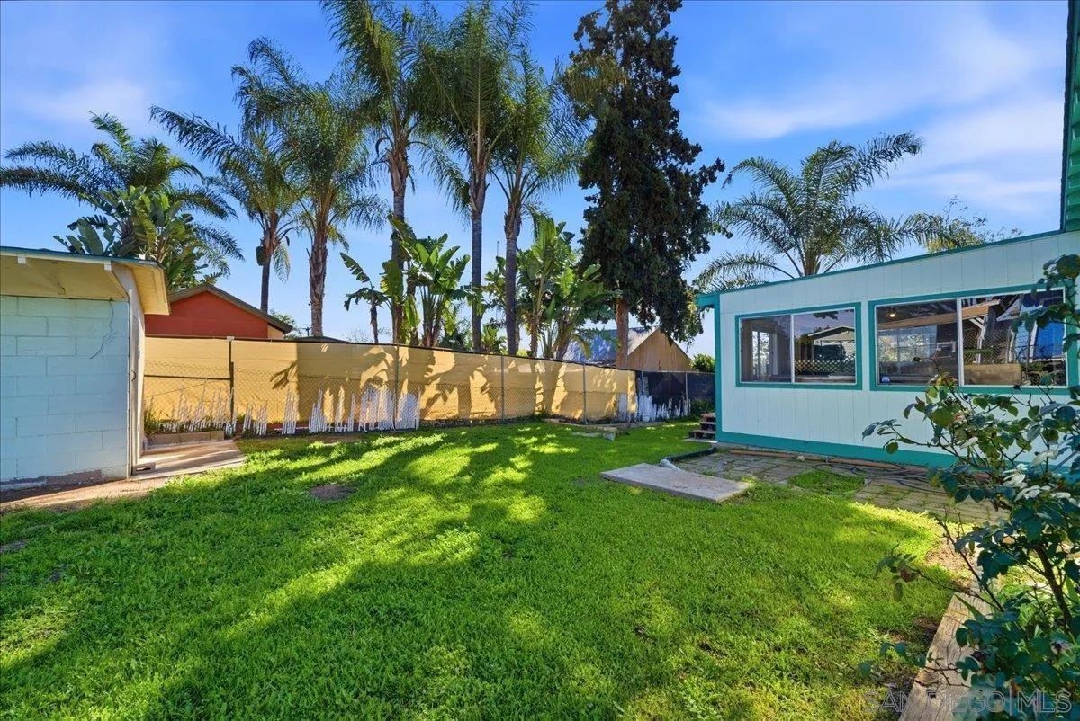 214 Summit Avenue Fallbrook, CA 92028 - Photo 9 of 43 a garden with palm trees