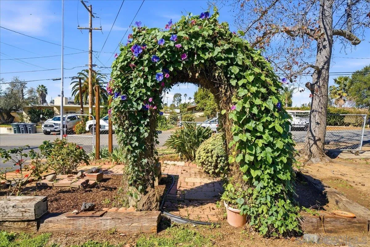 214 Summit Avenue Fallbrook, CA 92028 - Photo 10 of 43