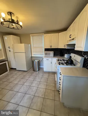 $1,700 | 417 Delaware Street, New Castle, DE 19720