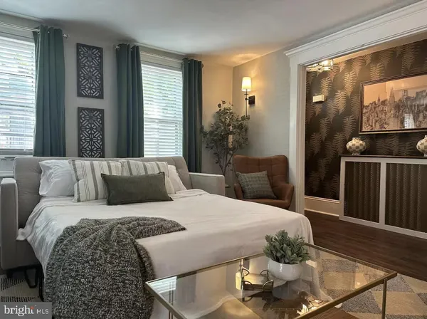 $1,700 | 417 Delaware Street, New Castle, DE 19720