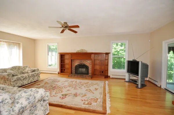 $2,000,000 | 9 Breezy Point Road, Acton, MA 01720