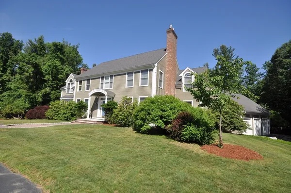 $2,000,000 | 9 Breezy Point Road, Acton, MA 01720