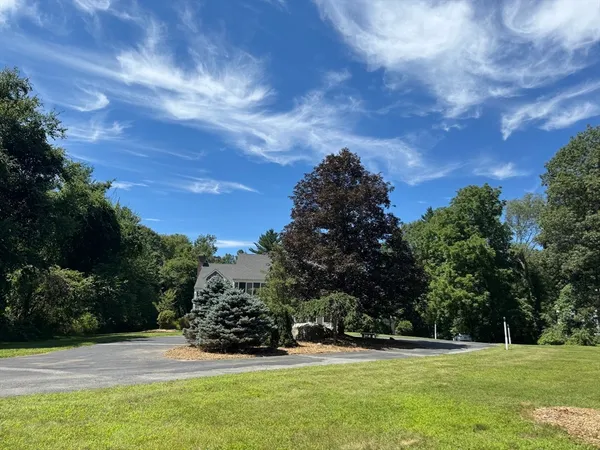$2,000,000 | 9 Breezy Point Road, Acton, MA 01720