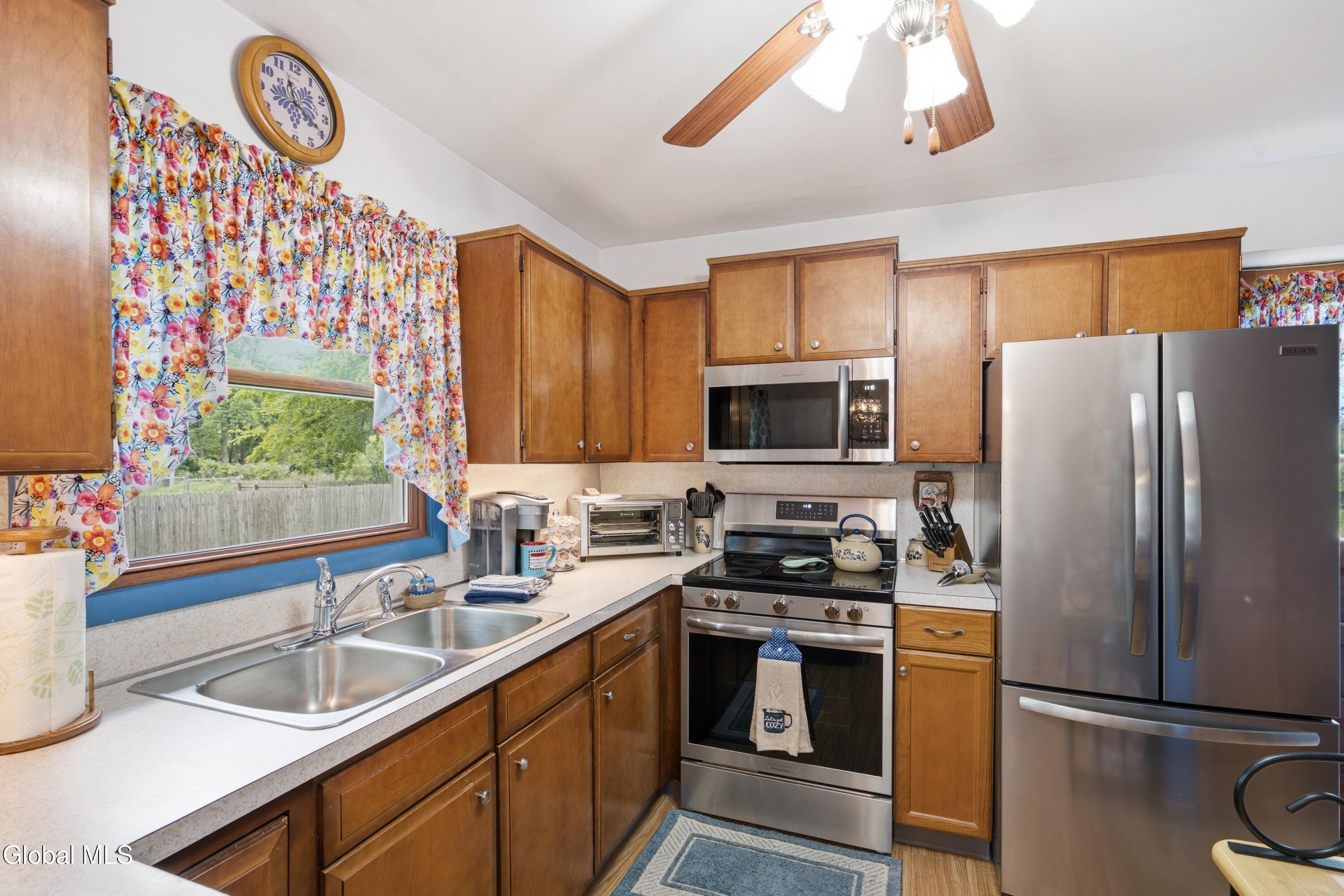 1684 Roma Street Schenectady, NY 12306 - Photo 13 of 24 kitchen zoom