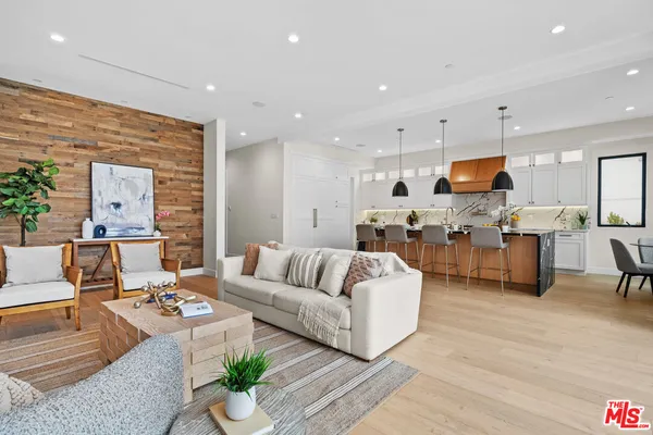 $24,995 | 4475 Mammoth Avenue, Sherman Oaks, CA 91423